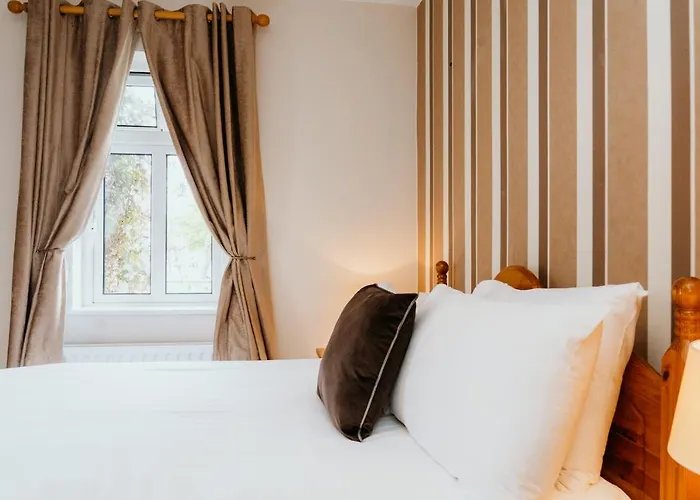 Plougastel House B&B *