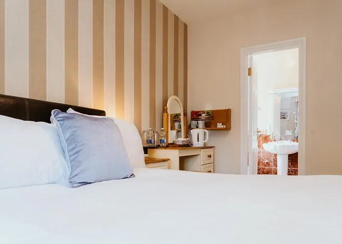 Plougastel House B&B *