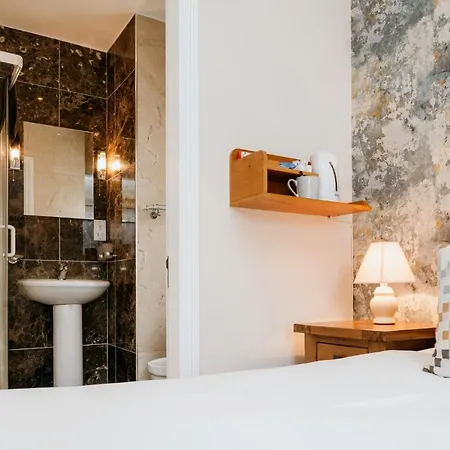 Couette-café Plougastel House Westport